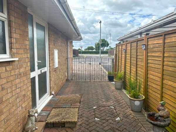 Elizabeth Crescent, Ingoldmells, Skegness, Lincolnshire, PE25 1NQ