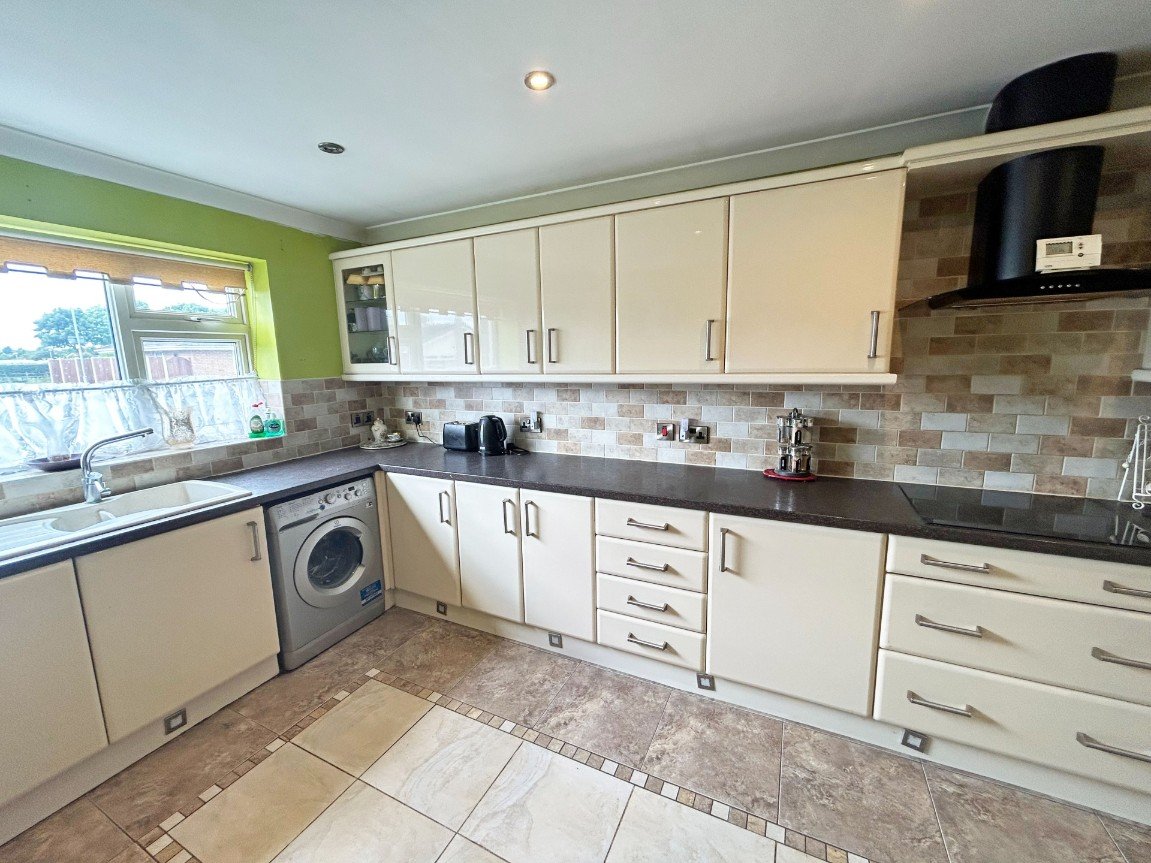 Elizabeth Crescent, Ingoldmells, Skegness, Lincolnshire, PE25 1NQ