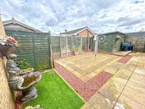 Elizabeth Crescent, Ingoldmells, Skegness, Lincolnshire, PE25 1NQ