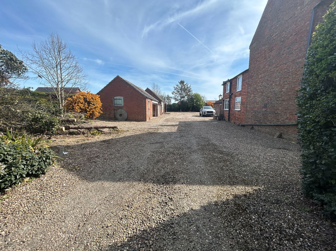 South Grange, Main Road, Utterby, Louth, Lincolnshire, LN11 0TQ