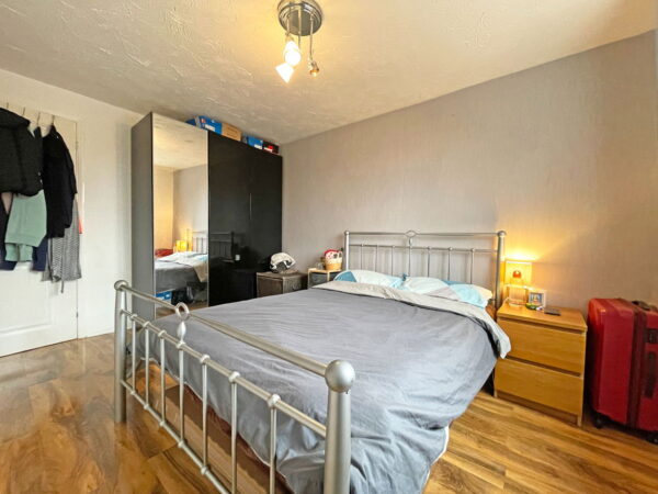 Hirondelle Close, Duston, NN5