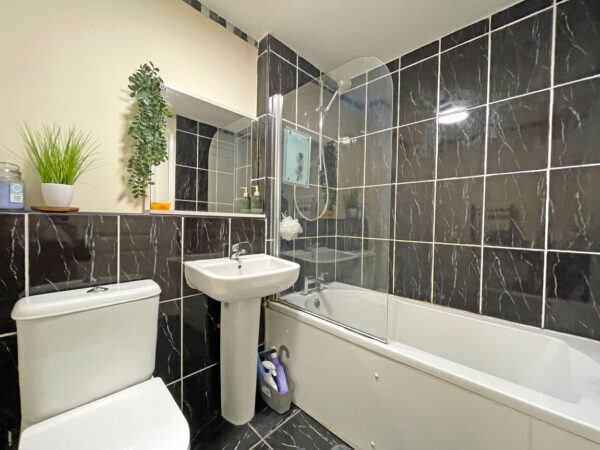 Hirondelle Close, Duston, NN5