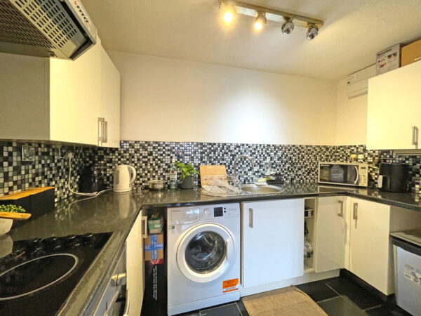 Hirondelle Close, Duston, NN5