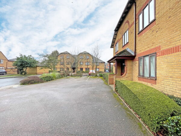 Hirondelle Close, Duston, NN5
