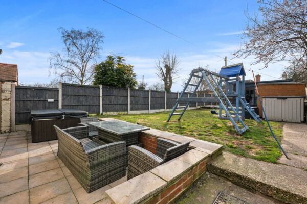Long Meadow Hill, Lowdham, Nottingham, NG14 7DB