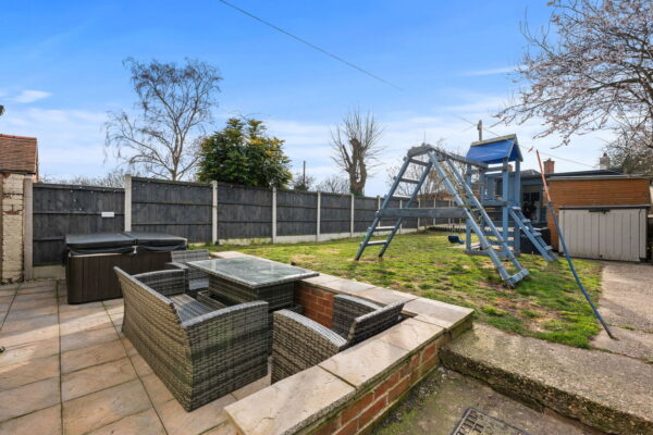 Long Meadow Hill, Lowdham, Nottingham, NG14 7DB