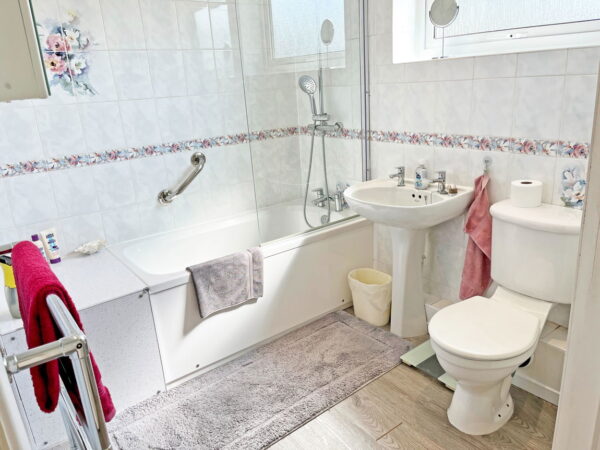 Loughborough Road, Rothley, Leicester, LE7 7NJ