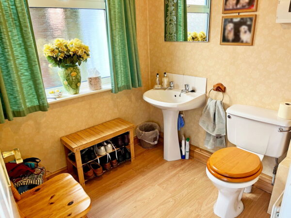 Loughborough Road, Rothley, Leicester, LE7 7NJ