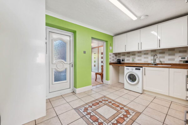Verder Grove, Nottingham, Nottinghamshire, NG5 9BH