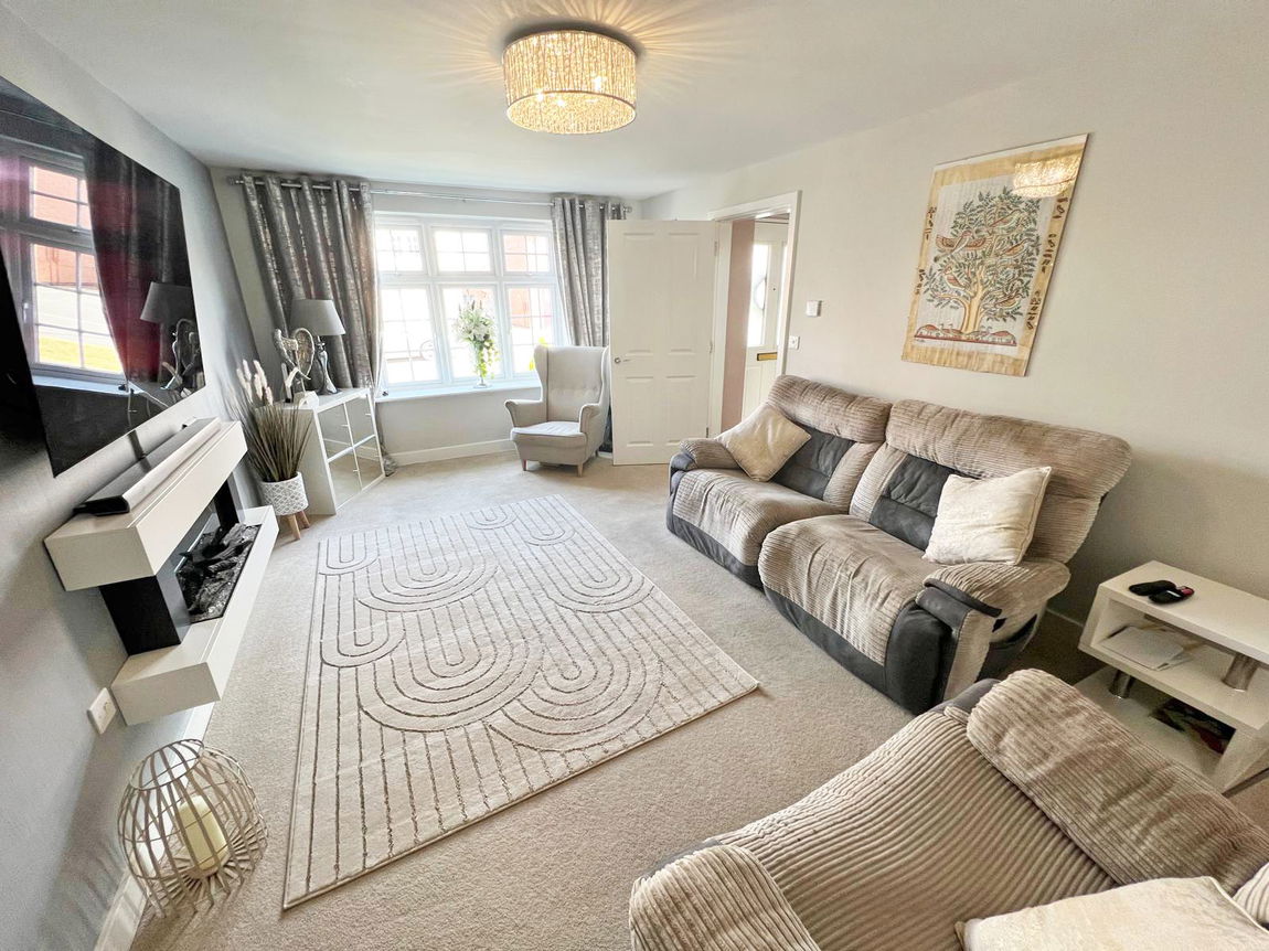 Usherwood Way, Hugglescote, LE67 2HN