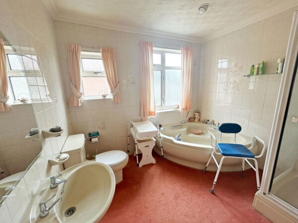 Arcadia Crescent, Skegness, Lincolnshire, PE25 3JE