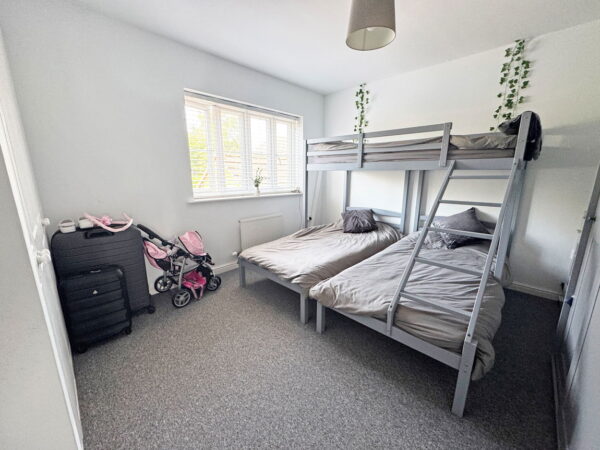 Green Close, Irthlingborough, NN9 5UN