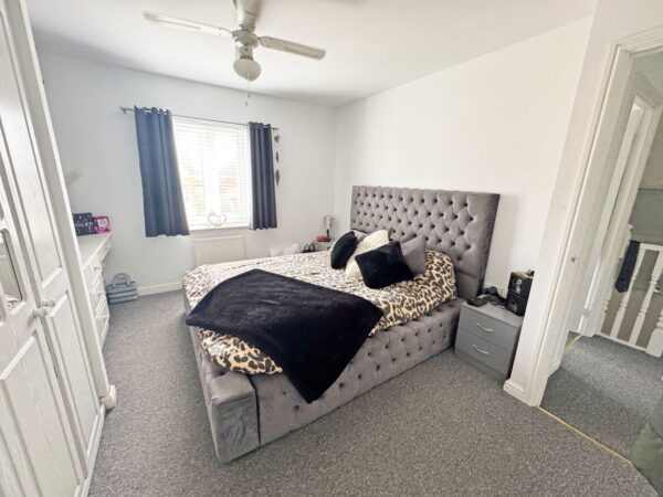 Green Close, Irthlingborough, NN9 5UN