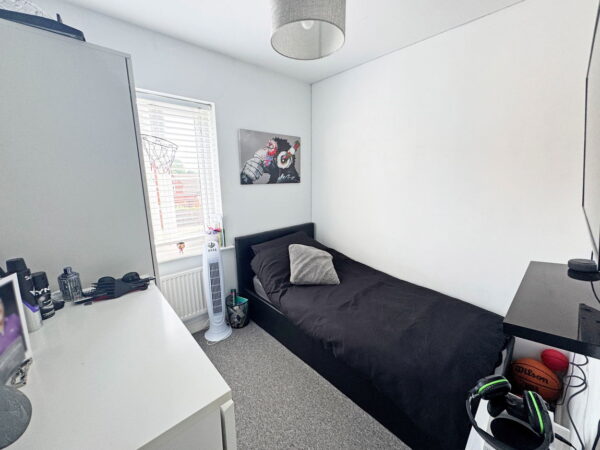 Green Close, Irthlingborough, NN9 5UN