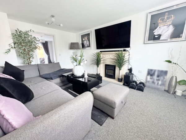 Green Close, Irthlingborough, NN9 5UN