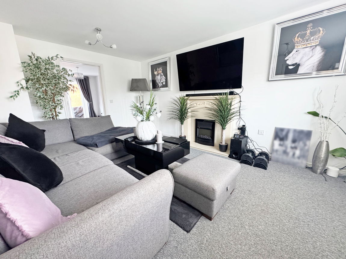 Green Close, Irthlingborough, NN9 5UN
