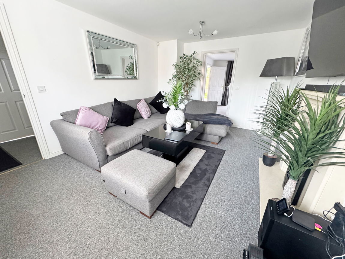 Green Close, Irthlingborough, NN9 5UN
