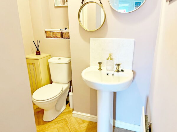 Hickling Close, Rothley, Leicester, Leicestershire, LE7 7QF