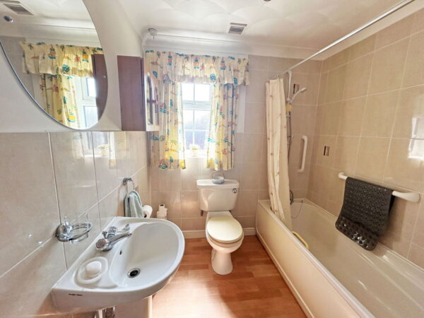 Thames Crescent, Hogsthorpe, Skegness, Lincolnshire, PE24 5PS