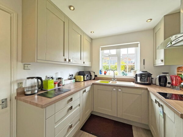 Robert Hill Close, Hillmorton, CV21