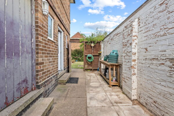 Holmewood Crescent, Nottingham, Nottinghamshire, NG5 5JG