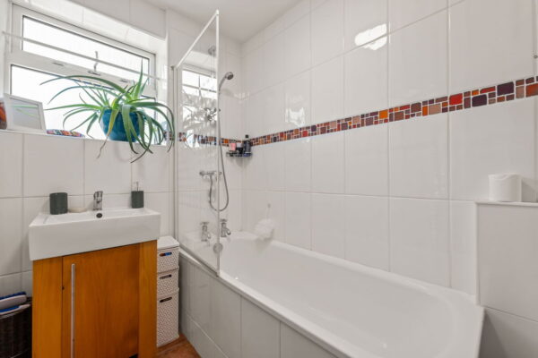East Grove, Nottingham, Nottinghamshire, NG7 7LP