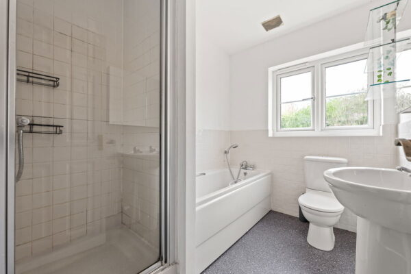 Green Close, Irthlingborough, NN9 5UN
