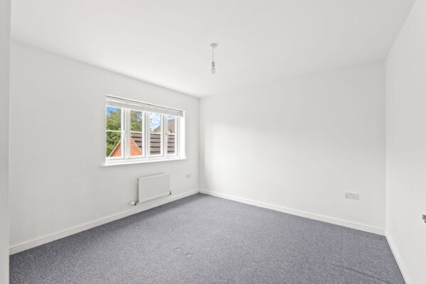 Green Close, Irthlingborough, NN9 5UN