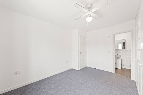 Green Close, Irthlingborough, NN9 5UN