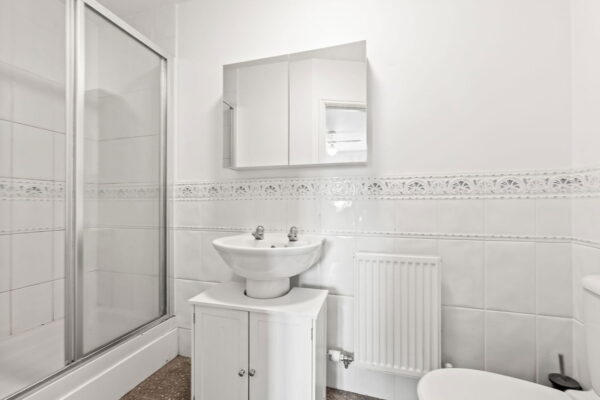 Green Close, Irthlingborough, NN9 5UN