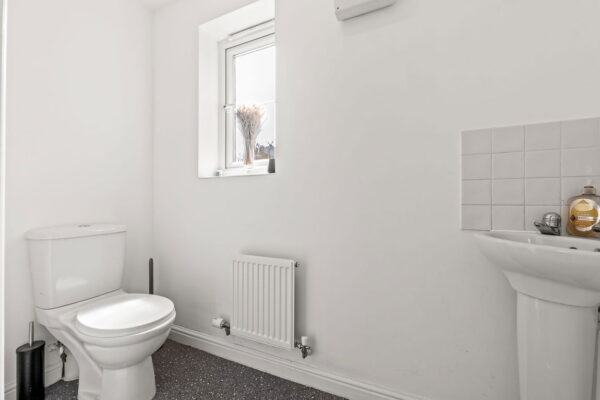 Green Close, Irthlingborough, NN9 5UN