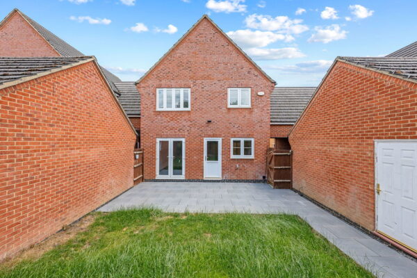 Green Close, Irthlingborough, NN9 5UN