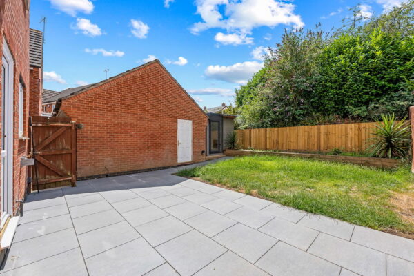 Green Close, Irthlingborough, NN9 5UN