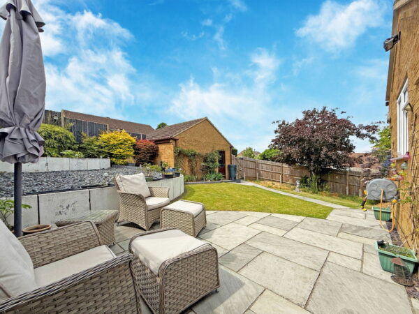 Robert Hill Close, Hillmorton, CV21