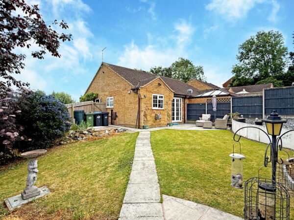 Robert Hill Close, Hillmorton, CV21