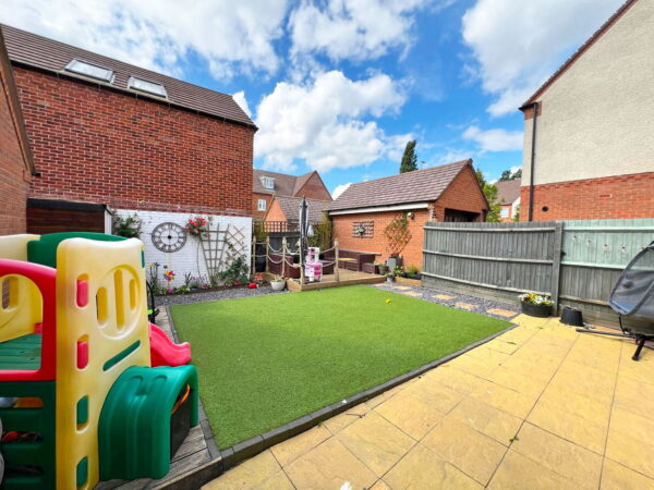 Saunders Drive, Coalville, LE67 4ER