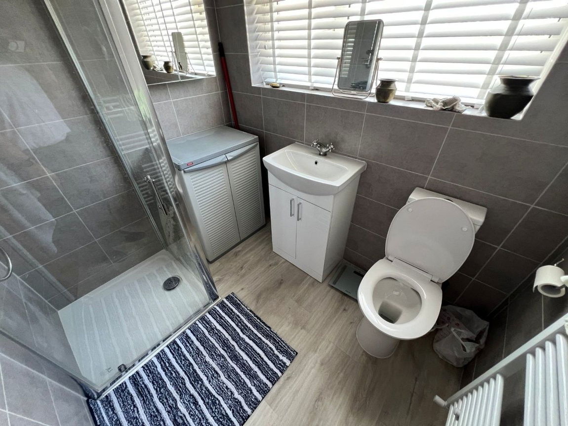 Harrowgate Drive, Birstall, Leicester, LE4
