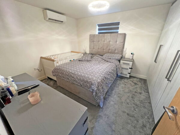 Laverton Road, Hamilton, Leicester, Leicestershire, LE5 1WG