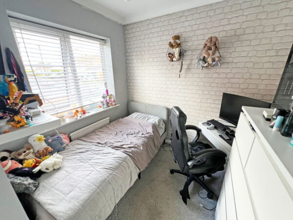 Launceston Drive, Hugglescote, Coalville, Leicestershire, LE67 2HW