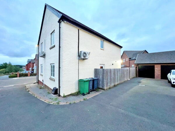 Laverton Road, Hamilton, Leicester, Leicestershire, LE5 1WG