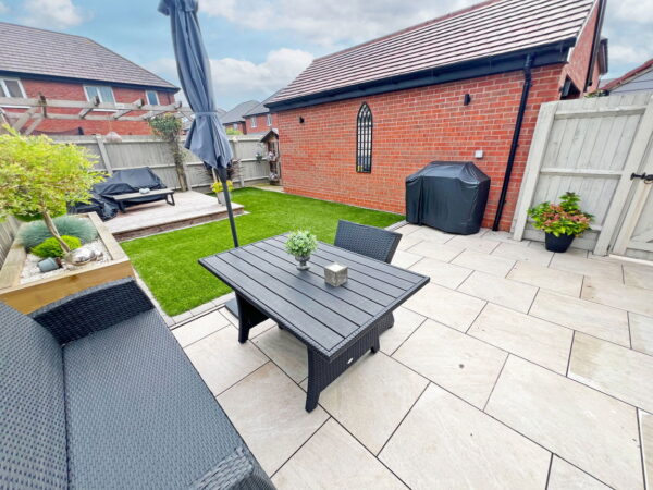 Le May Drive, Hugglescote, Leicestershire, LE67 2EF