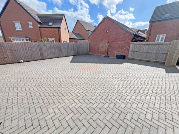 Laverton Road, Hamilton, Leicester, Leicestershire, LE5 1WG