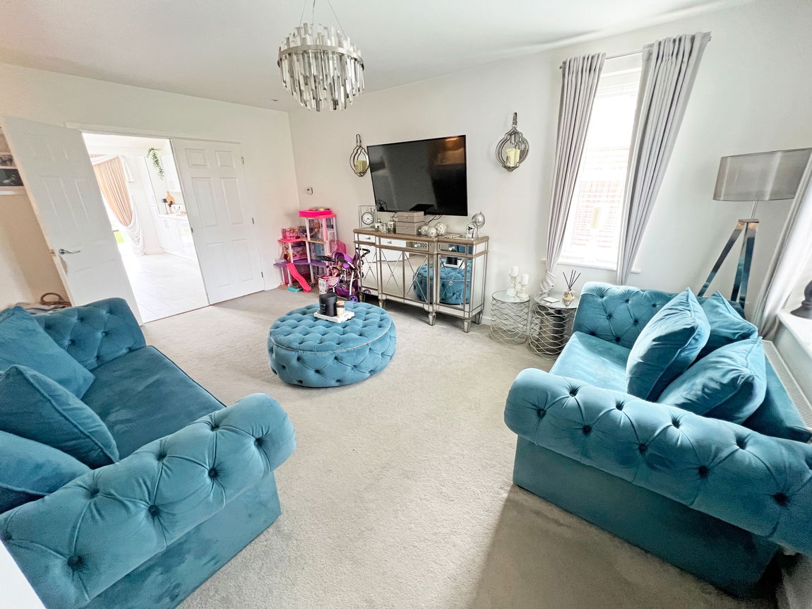 Le May Drive, Hugglescote, Leicestershire, LE67 2EF