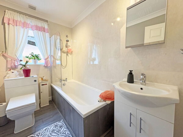 Thames Crescent, Hogsthorpe, Skegness, Lincolnshire, PE24