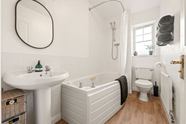 Swallow Close, Nottingham, Nottinghamshire, NG6 0NF