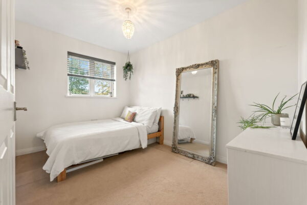 Swallow Close, Nottingham, Nottinghamshire, NG6 0NF