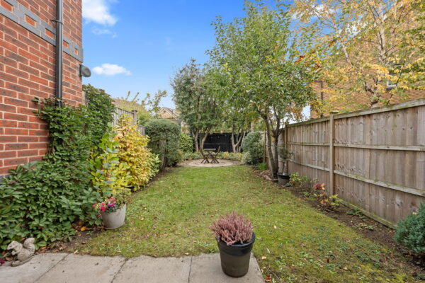 Swallow Close, Nottingham, Nottinghamshire, NG6 0NF