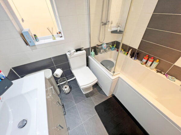 Haskell Close, Braunstone, Leicester, Leicestershire, LE3 3UA