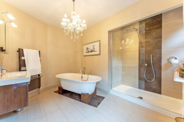 Shaftesbury Avenue, Bedford, MK40 3SA