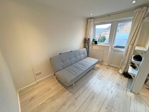 Saxthorpe Road, Hamilton, Leicester, Leicestershire, LE5 1PT
